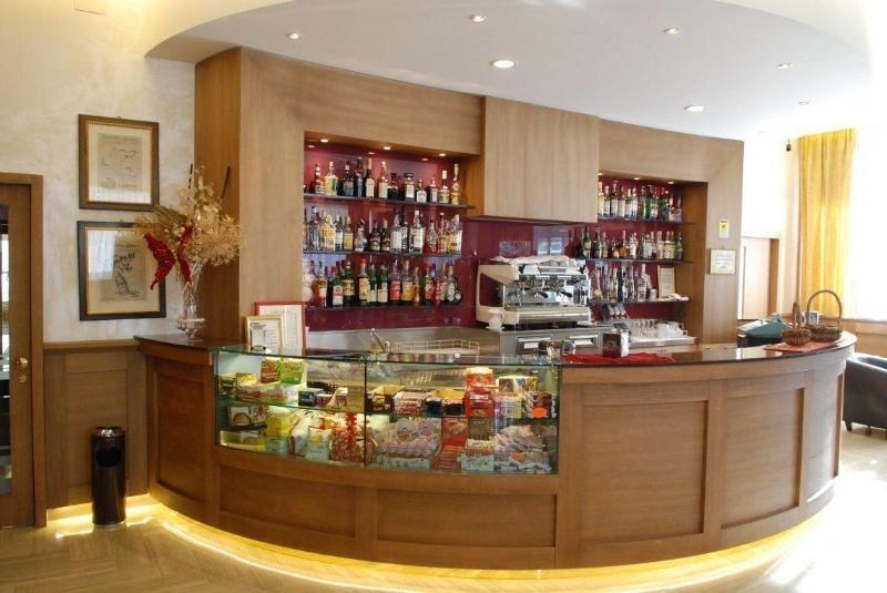 5Miglia Hotel & Spa รีวีซอนโดลี ภายนอก รูปภาพ